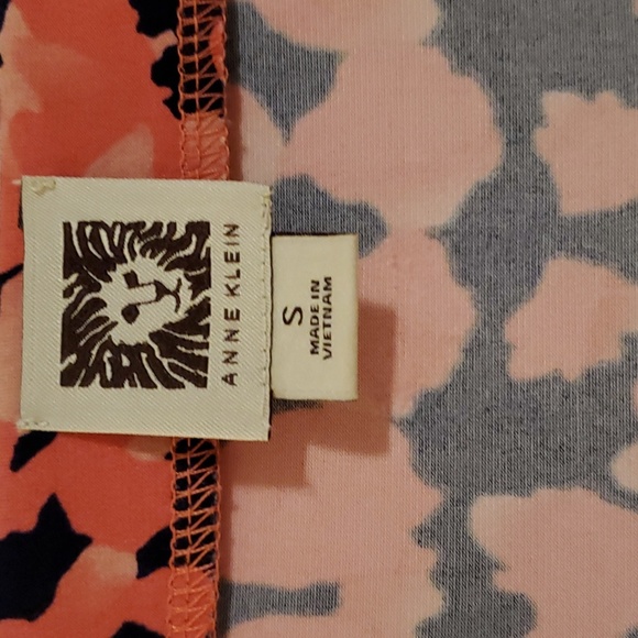 ANNE KLEIN Sleeveless Knit Blouse - Picture 2 of 6